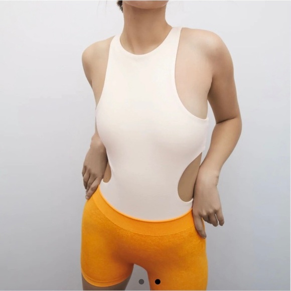 (AVAILABLE FOR PURCHASE) Zara Cutout Bodysuit in Stone - Picture 2 of 4